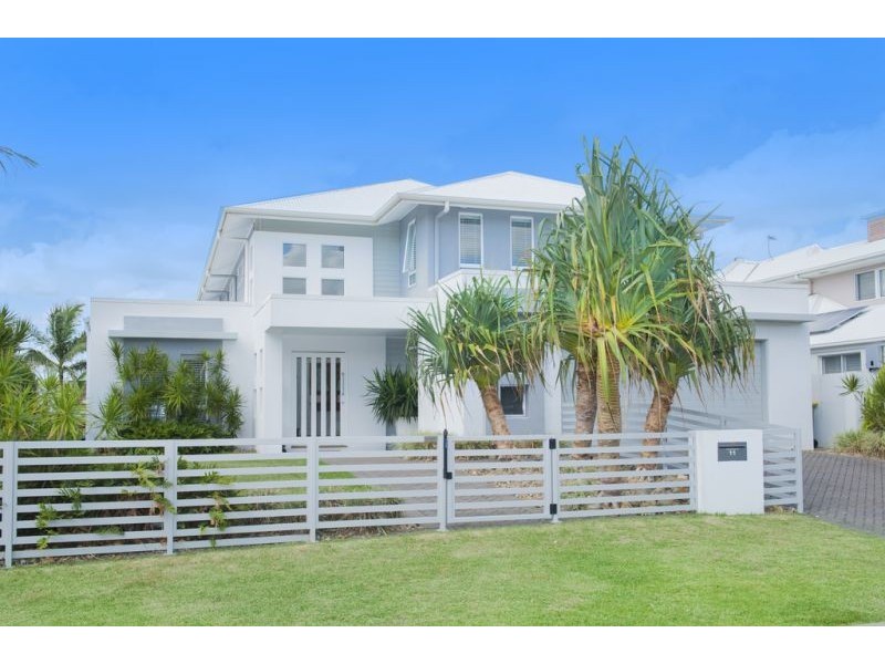 11 Ferrymans Ct, Helensvale QLD 4212