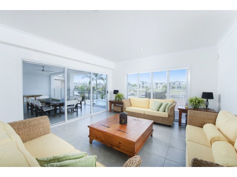 11 Ferrymans Ct, Helensvale QLD 4212