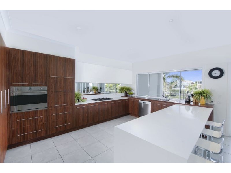 11 Ferrymans Ct, Helensvale QLD 4212