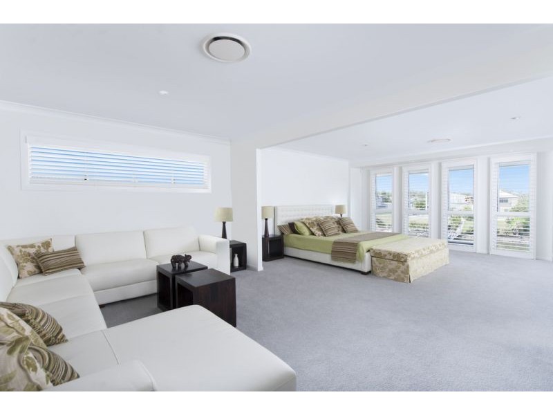 11 Ferrymans Ct, Helensvale QLD 4212