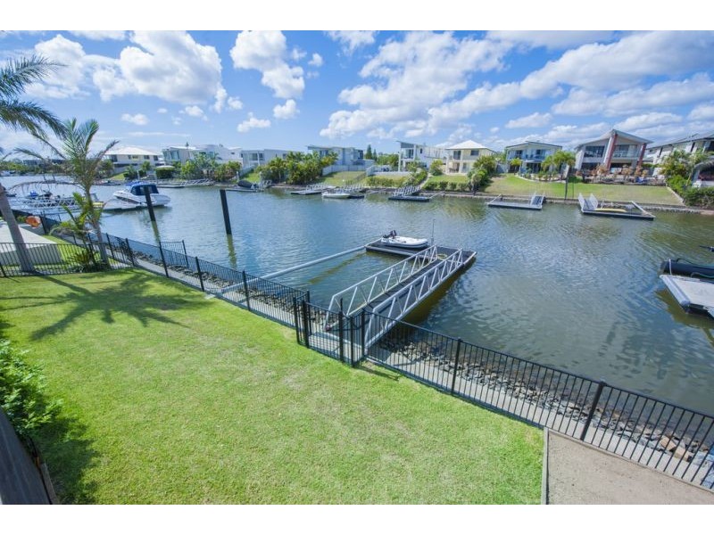 11 Ferrymans Ct, Helensvale QLD 4212