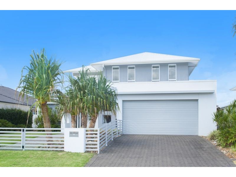 11 Ferrymans Ct, Helensvale QLD 4212