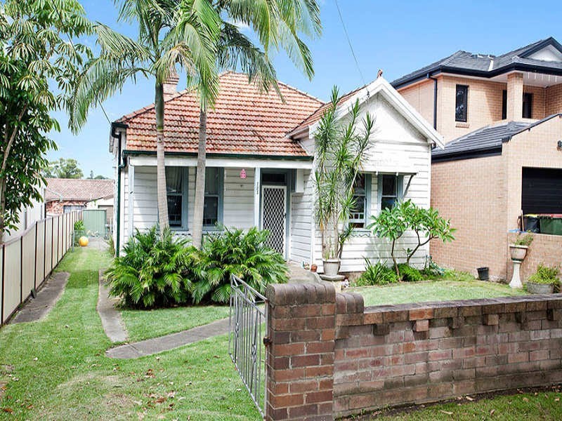 121 Queen Victoria St, Bexley NSW 2207