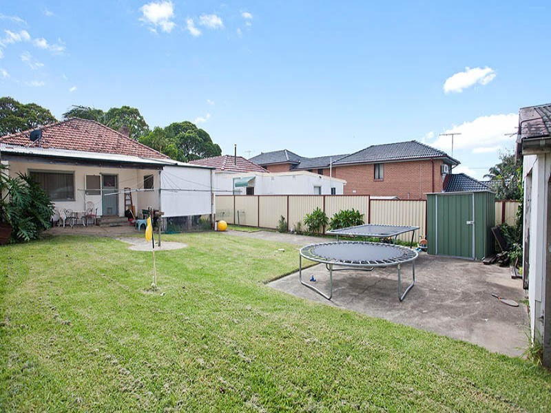 121 Queen Victoria St, Bexley NSW 2207