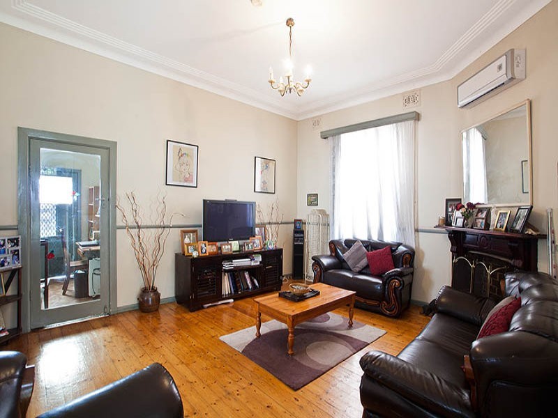 121 Queen Victoria St, Bexley NSW 2207