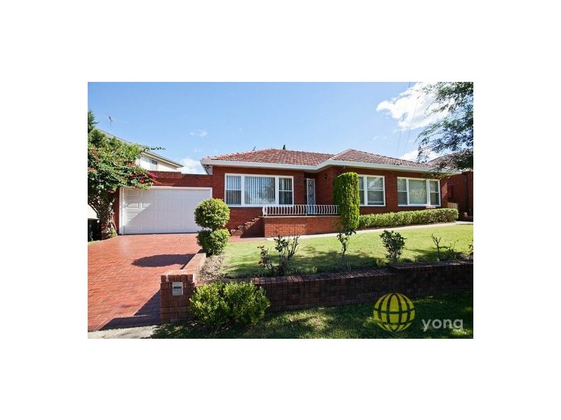 13 Wiggins Av, Beverly Hills NSW 2209