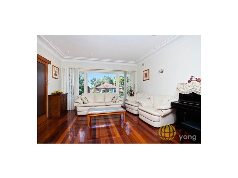 13 Wiggins Av, Beverly Hills NSW 2209