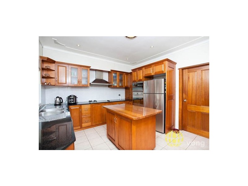 13 Wiggins Av, Beverly Hills NSW 2209