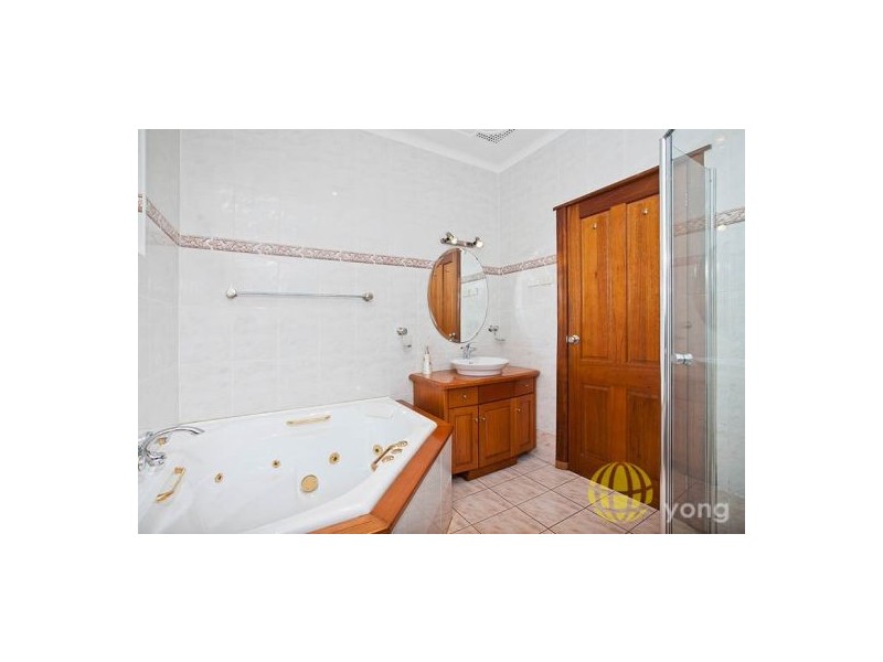 13 Wiggins Av, Beverly Hills NSW 2209
