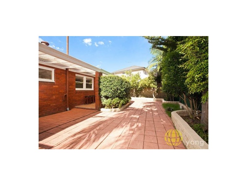 13 Wiggins Av, Beverly Hills NSW 2209