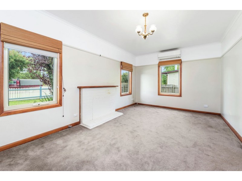 4 Princetown Rd, Simpson VIC 3266