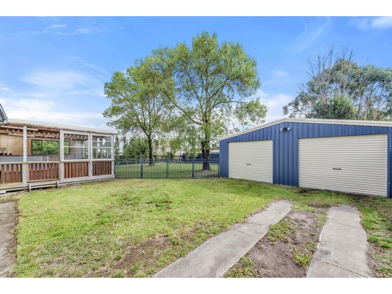 4 Princetown Rd, Simpson VIC 3266