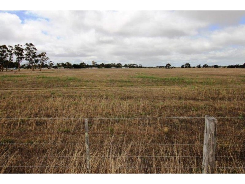 15 Forrest Street & 9 Old Station Street, Cressy VIC 3322