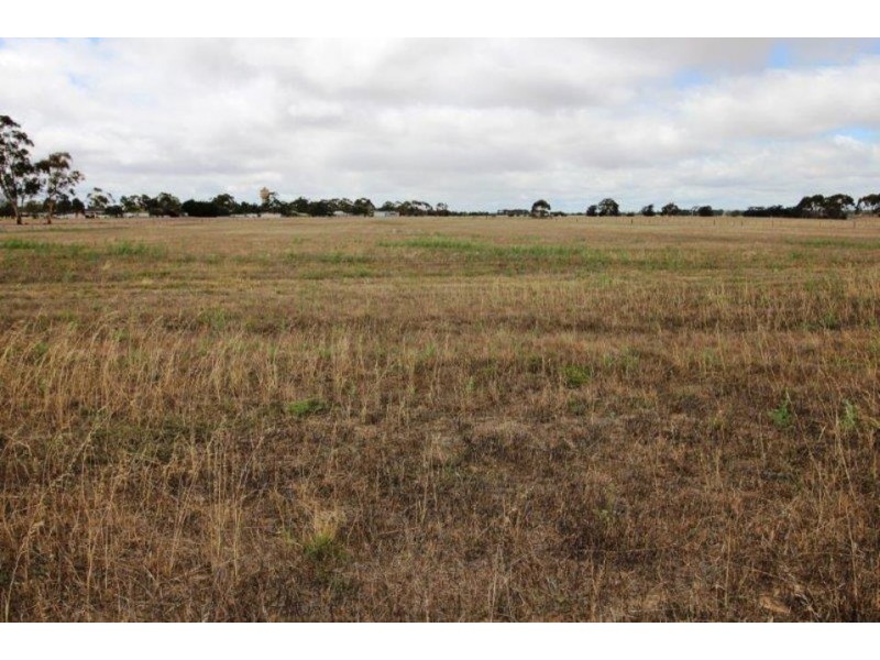 15 Forrest Street & 9 Old Station Street, Cressy VIC 3322