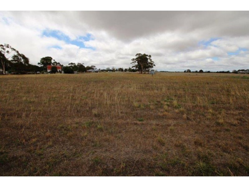 15 Forrest Street & 9 Old Station Street, Cressy VIC 3322