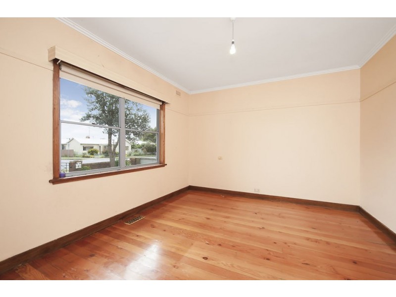 64 Sinclair Street, Colac VIC 3250