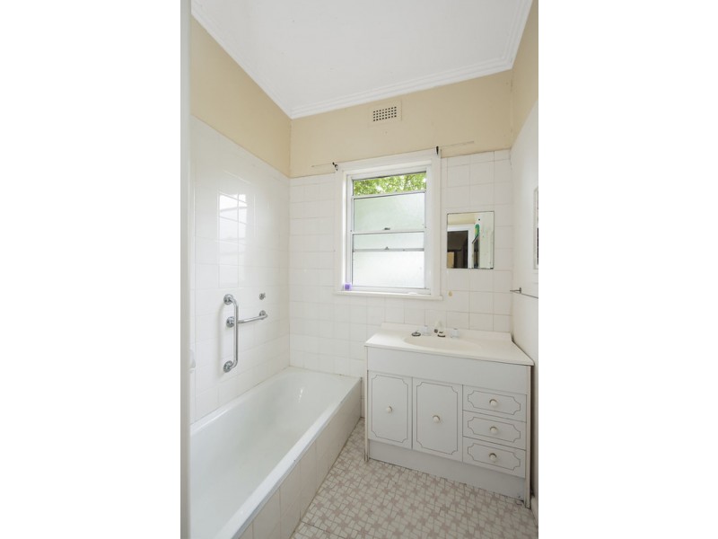 64 Sinclair Street, Colac VIC 3250