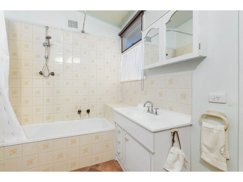 37 Sinclair Street, Colac VIC 3250