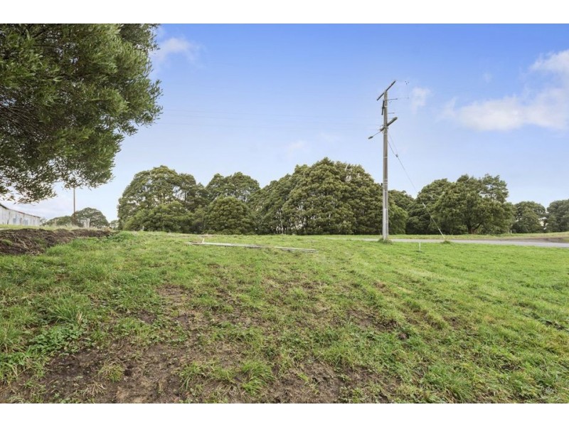 18 Dehnerts Track, Beech Forest VIC 3237