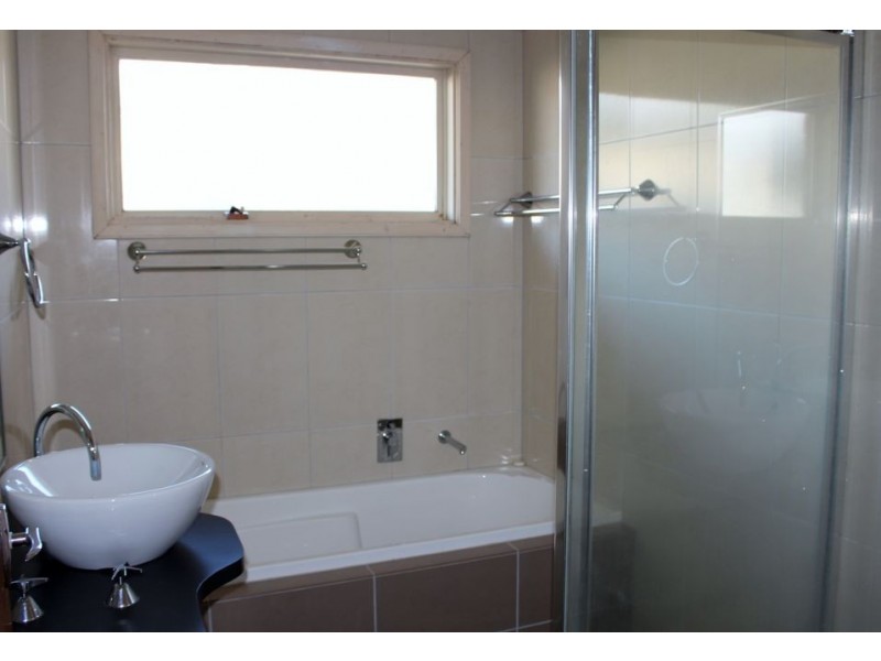 1 Robertson Street, Colac VIC 3250