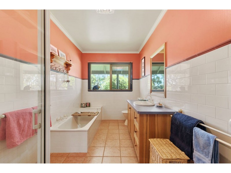 72 Aireys Street, Elliminyt VIC 3250