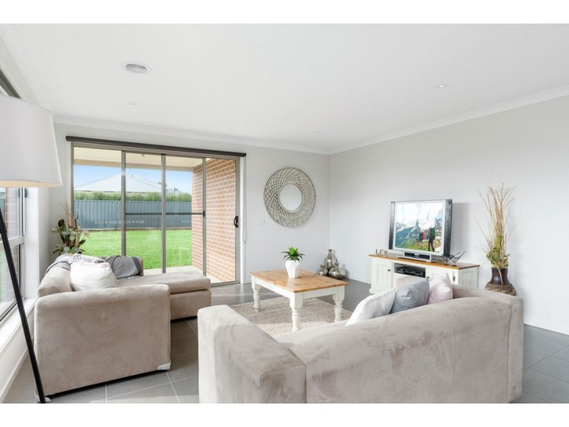 14 Imperial Dr, Colac VIC 3250