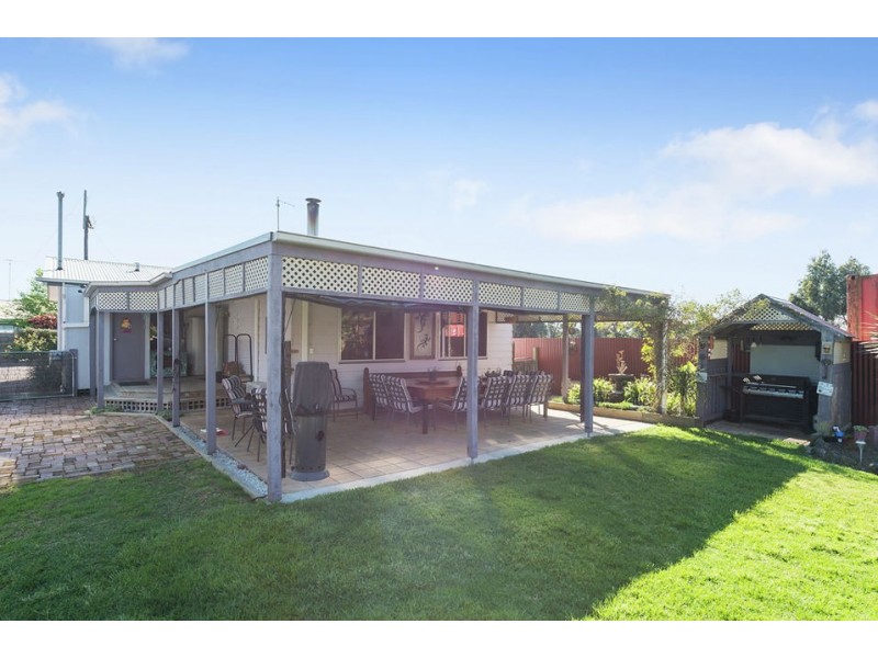 8 Douglas Street, Colac VIC 3250