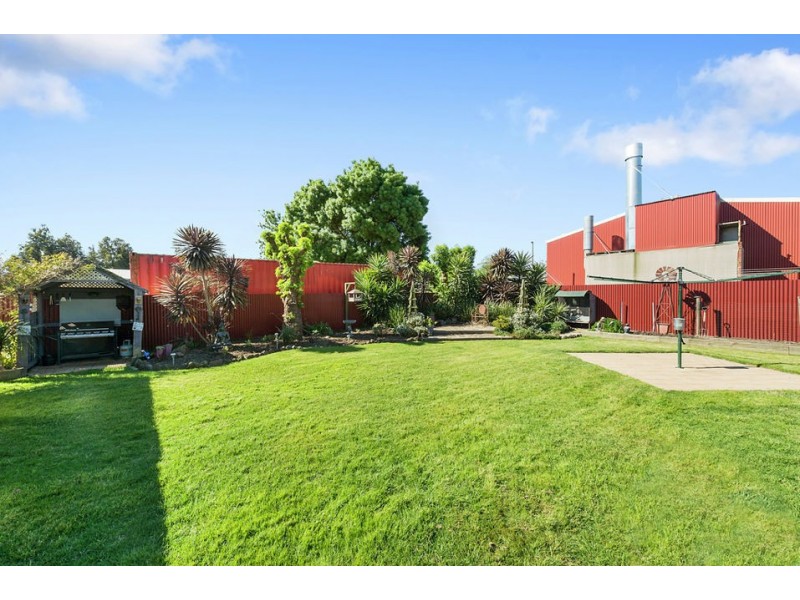 8 Douglas Street, Colac VIC 3250