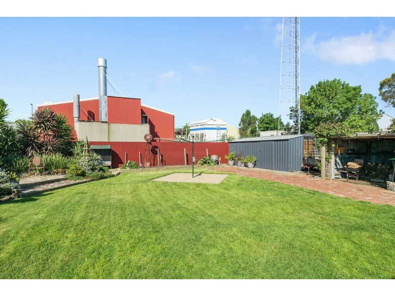 8 Douglas Street, Colac VIC 3250