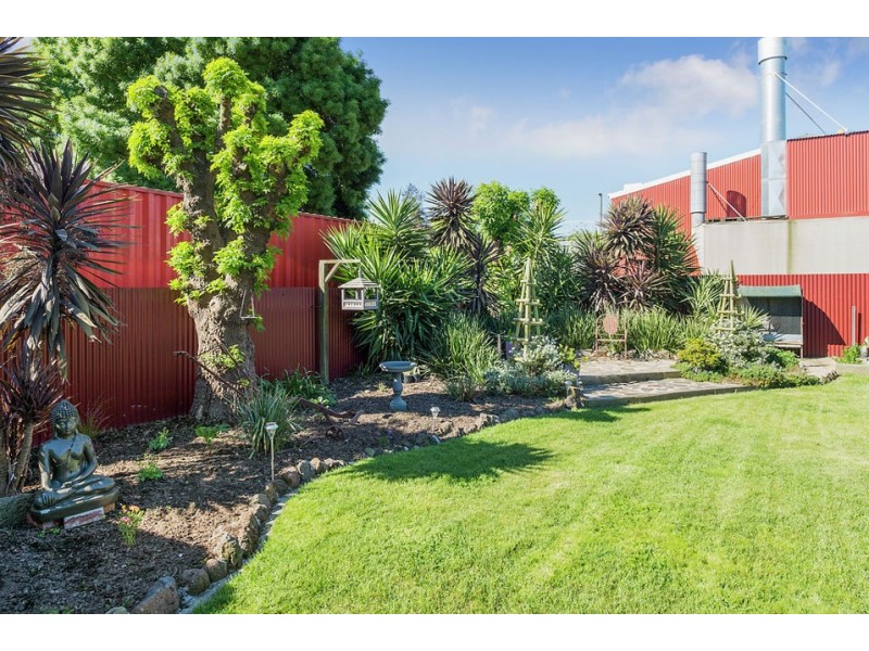 8 Douglas Street, Colac VIC 3250