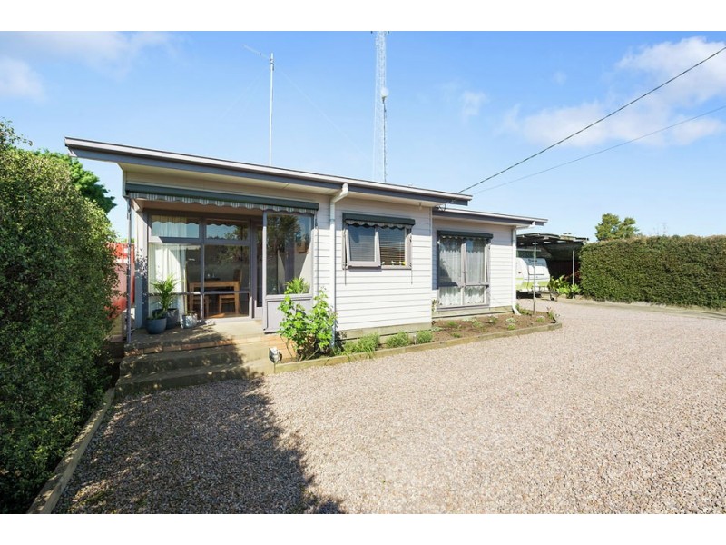 8 Douglas Street, Colac VIC 3250