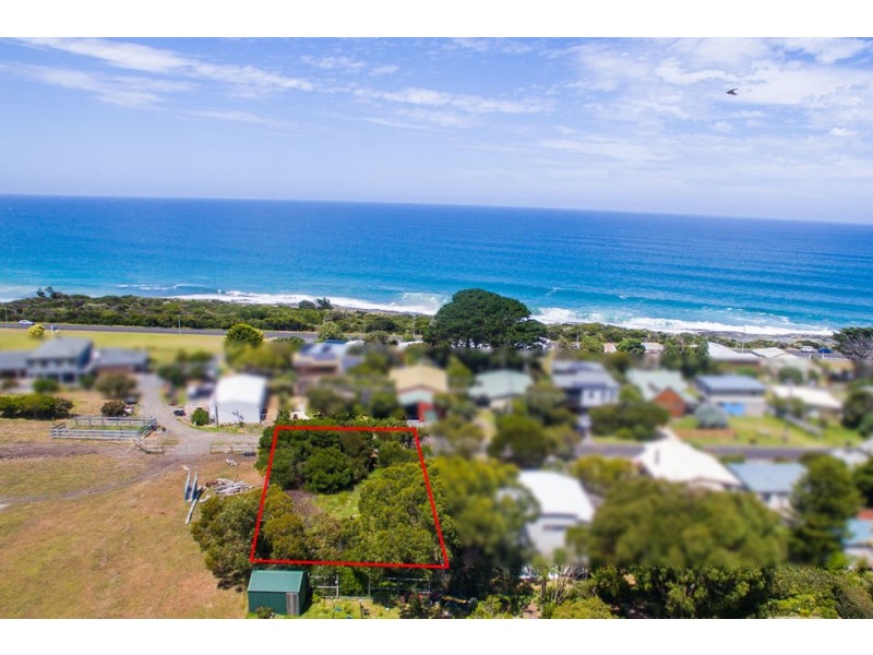 2 Surf Avenue, Skenes Creek VIC 3233