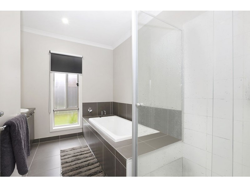54 Imperial Drive, Colac VIC 3250