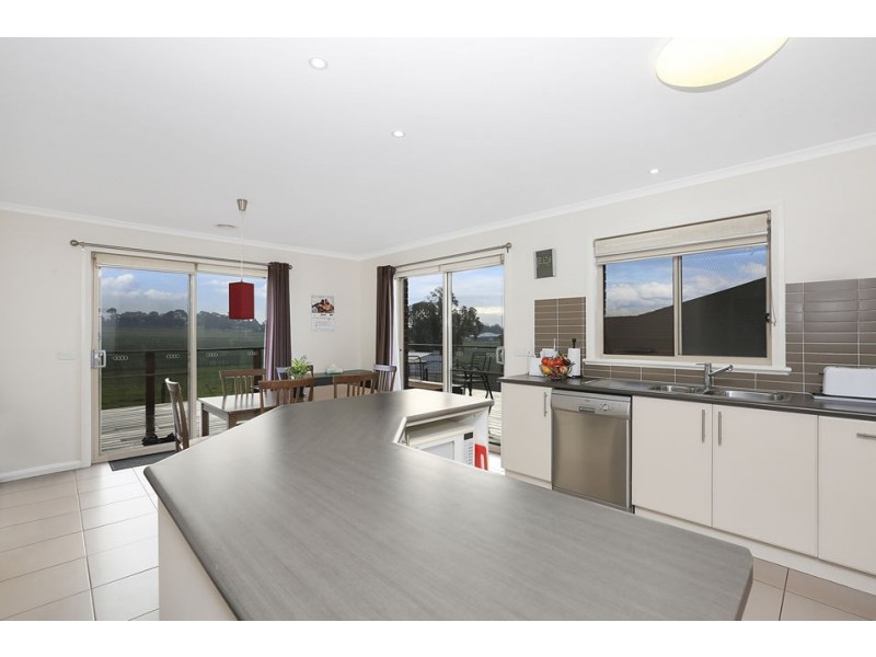 18 Fulford Cresent, Elliminyt VIC 3250