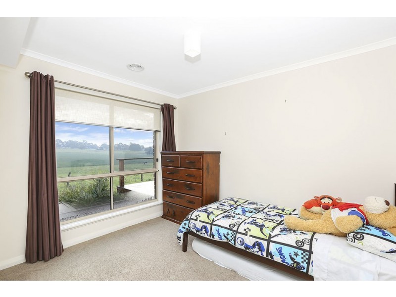 18 Fulford Cresent, Elliminyt VIC 3250