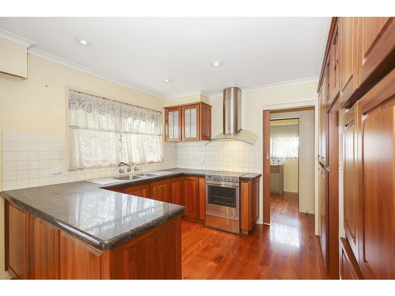 17 Toorak Crescent, Colac VIC 3250