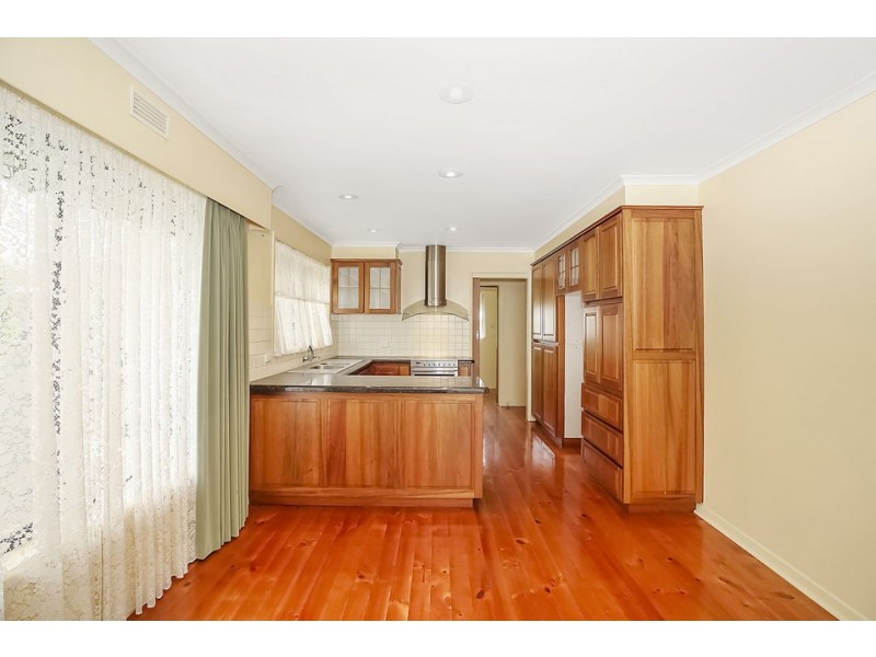 17 Toorak Crescent, Colac VIC 3250