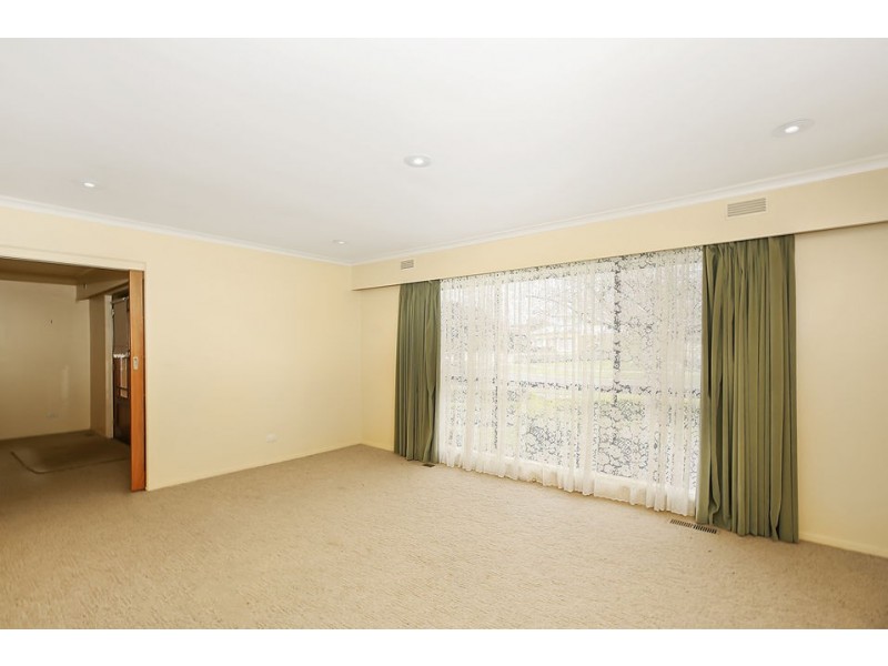 17 Toorak Crescent, Colac VIC 3250