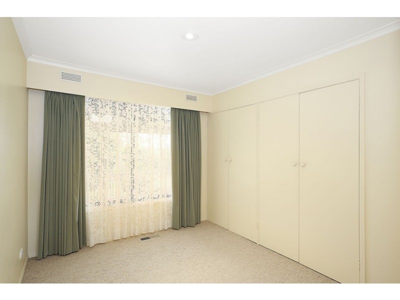 17 Toorak Crescent, Colac VIC 3250