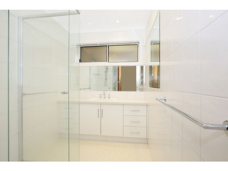 17 Toorak Crescent, Colac VIC 3250