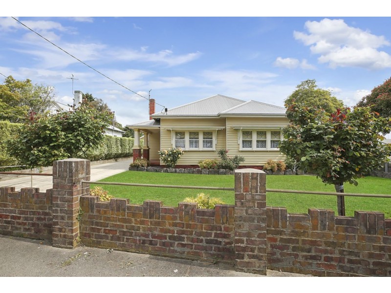 16 Moore Street, Colac VIC 3250