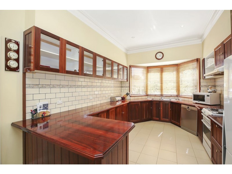 16 Moore Street, Colac VIC 3250