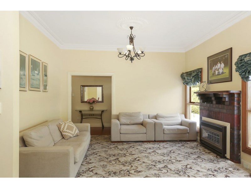 16 Moore Street, Colac VIC 3250