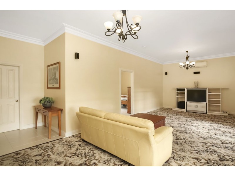 16 Moore Street, Colac VIC 3250