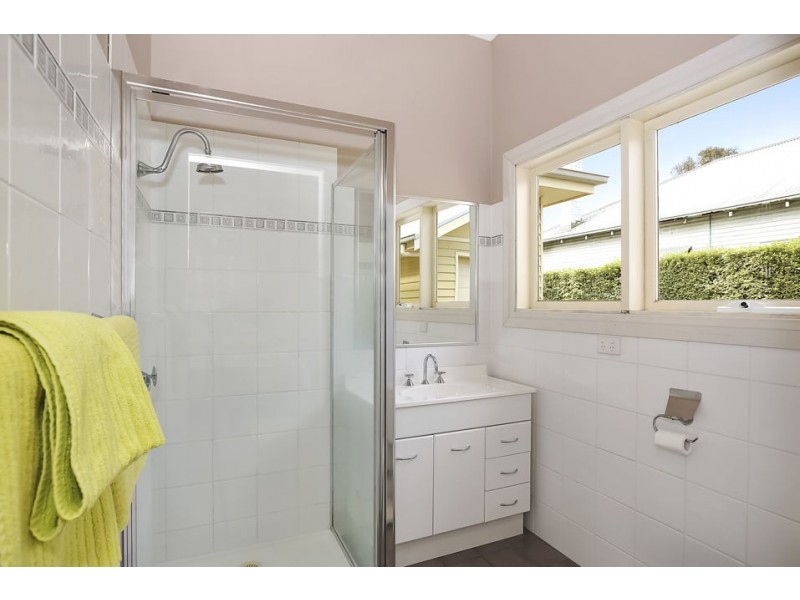 16 Moore Street, Colac VIC 3250