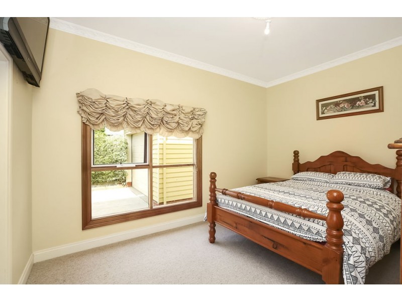 16 Moore Street, Colac VIC 3250