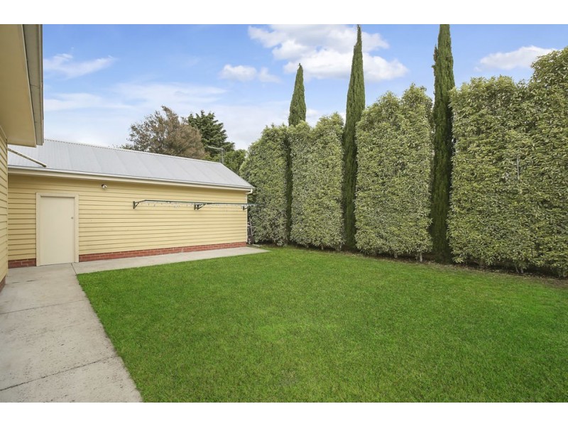 16 Moore Street, Colac VIC 3250