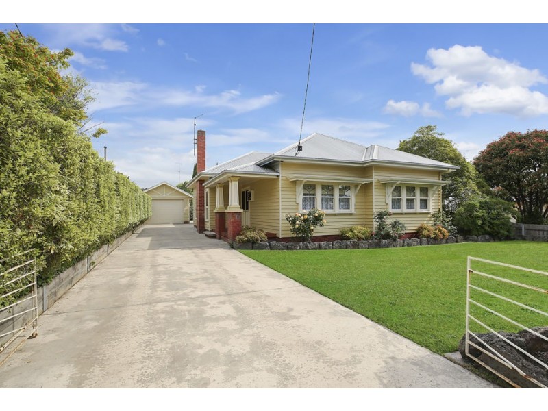 16 Moore Street, Colac VIC 3250
