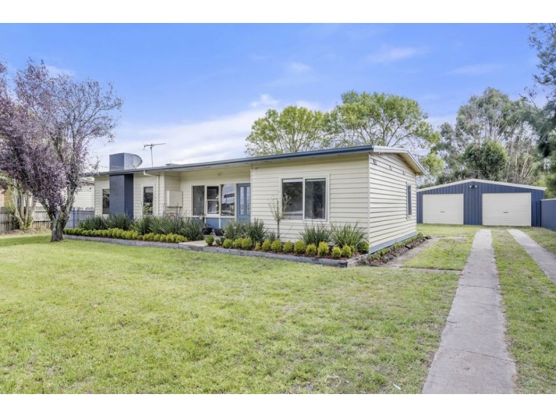 4 Princetown Rd, Simpson VIC 3266