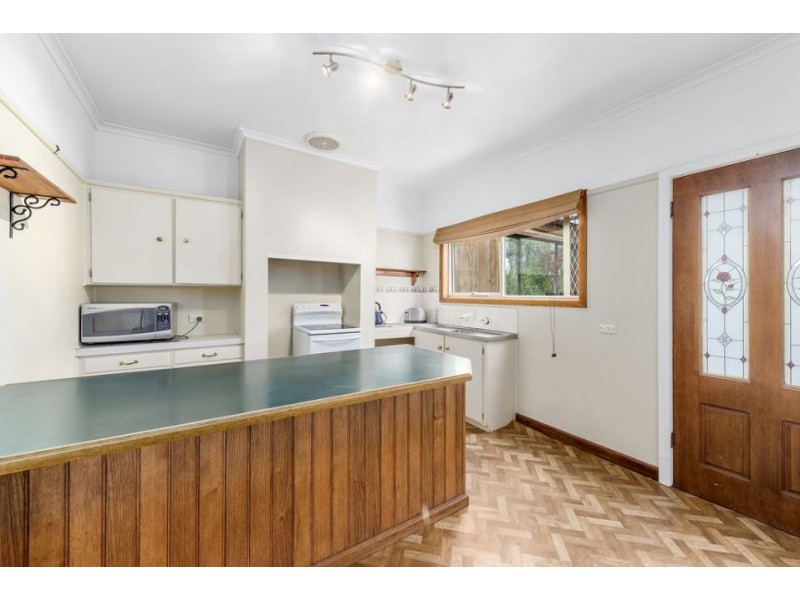 4 Princetown Rd, Simpson VIC 3266